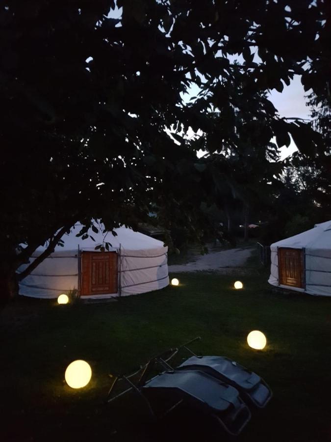 Pension New Nomads Zesch Bagian luar foto